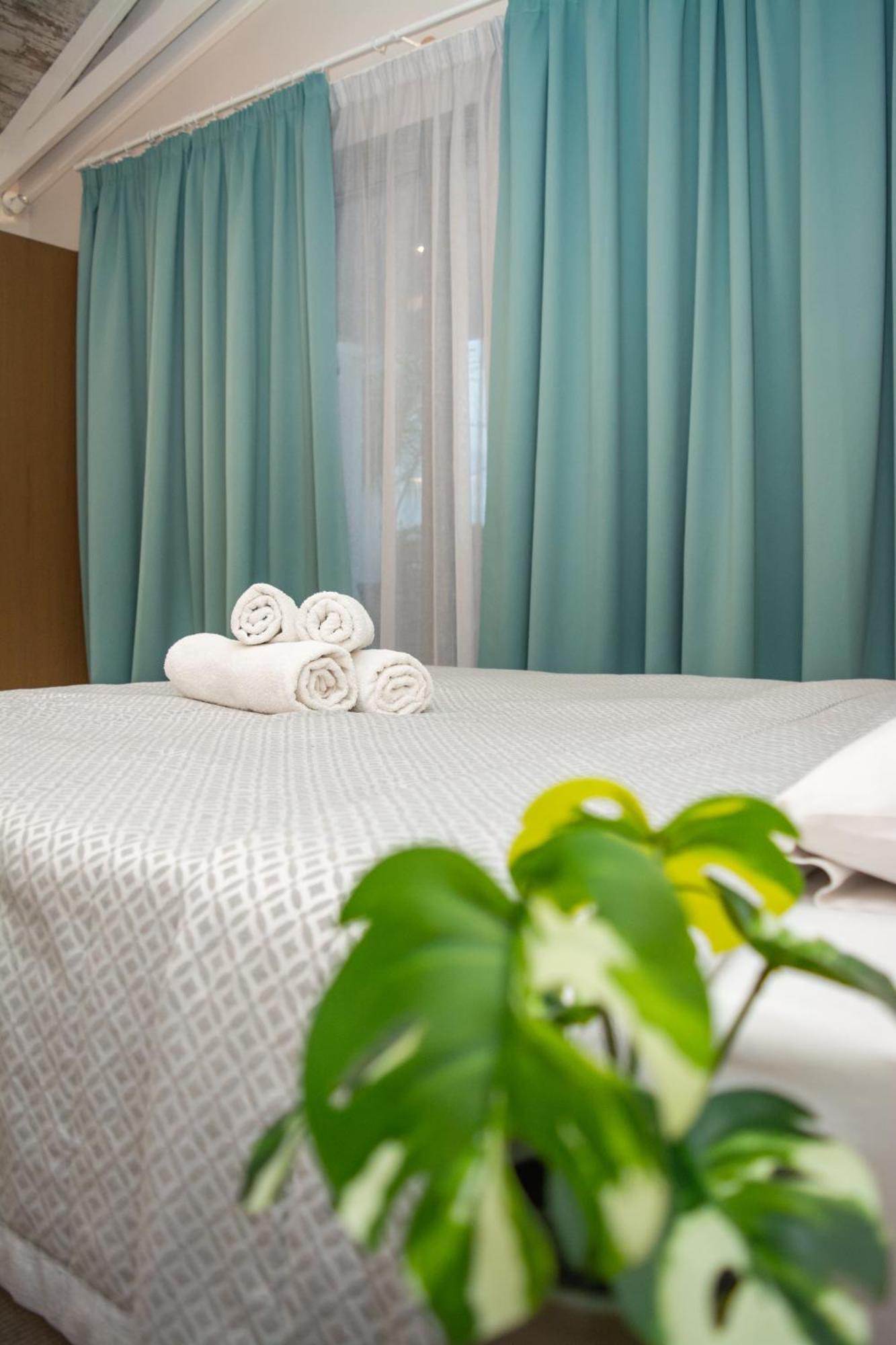 Hotel Golden Sun Nea Mesagkala Luaran gambar